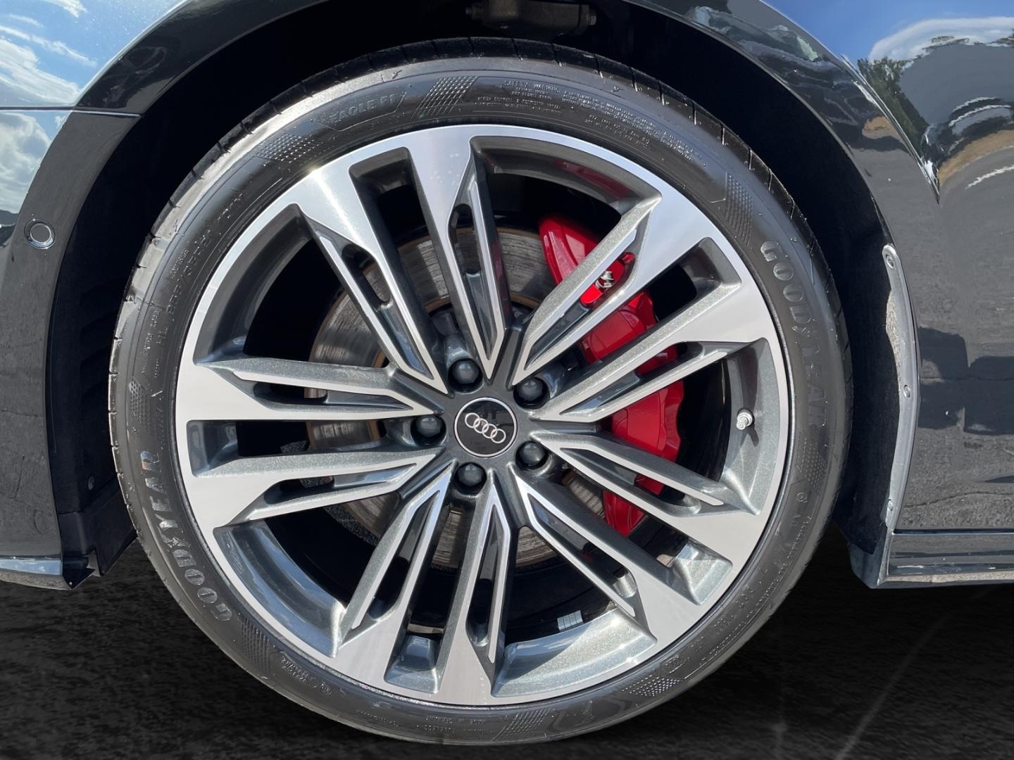 Bild über Audi A6 Avant TFSI e S line 55 TFSI e quattro S tronic - für weitere Informationen kontaktieren Sie den Audi Partner