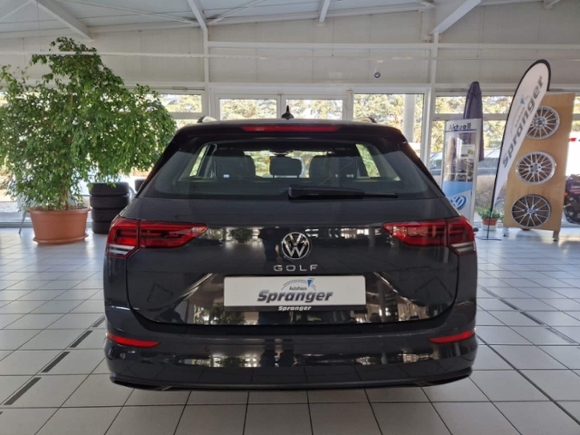 Volkswagen Golf Variant Life