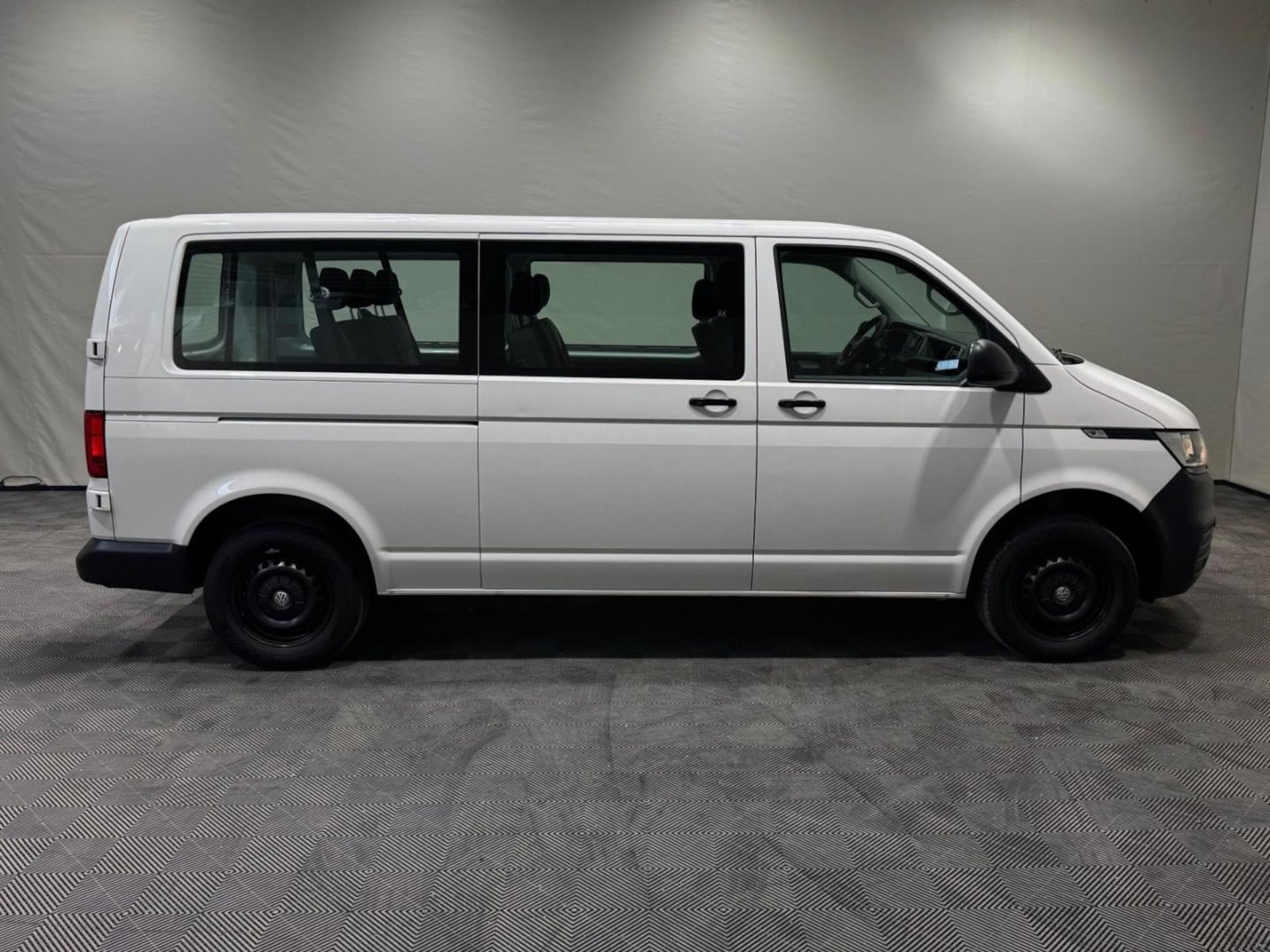 Volkswagen T6.1 Transporter Kombi langer Radstand