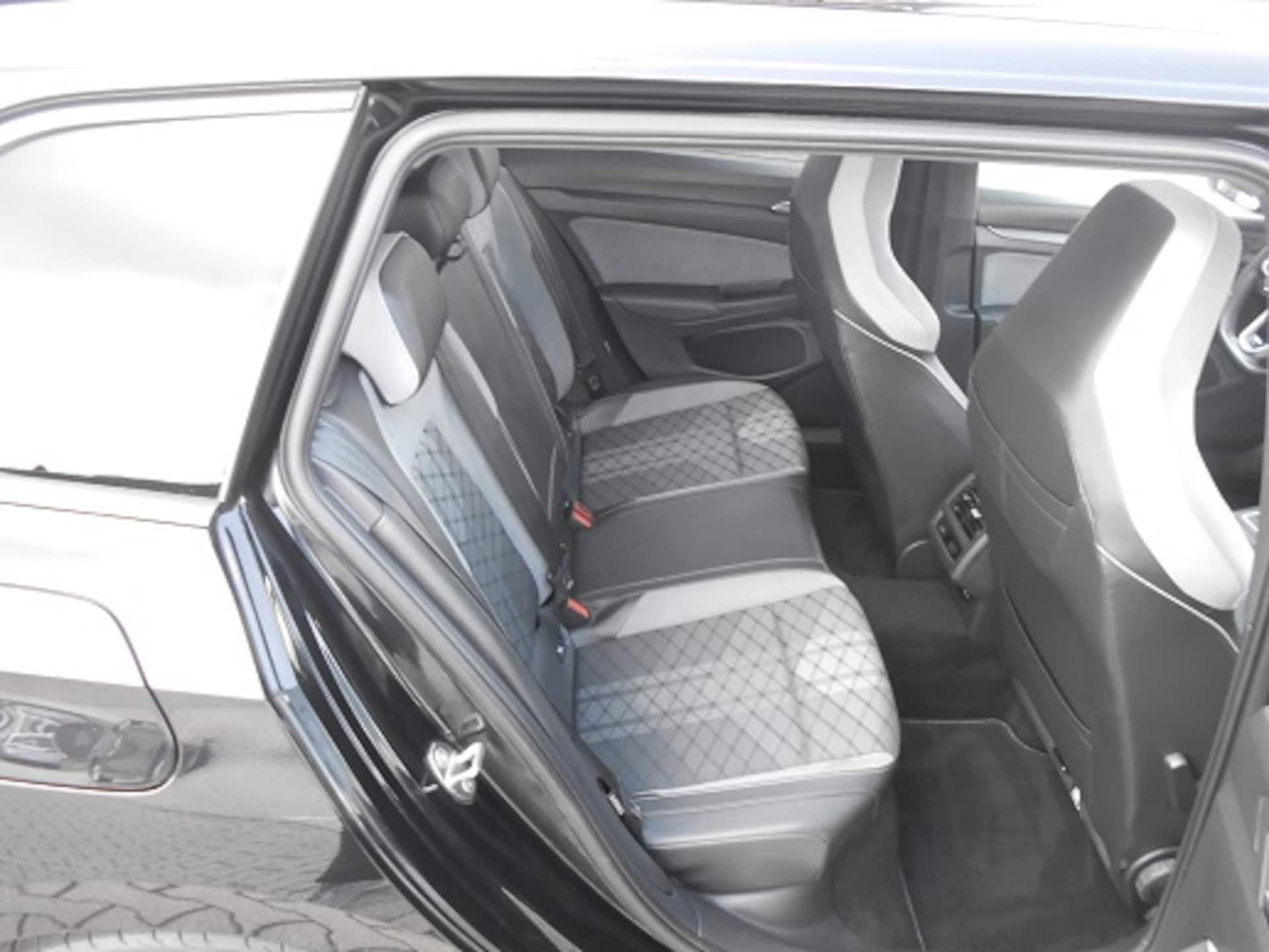 Volkswagen Golf Variant R-Line