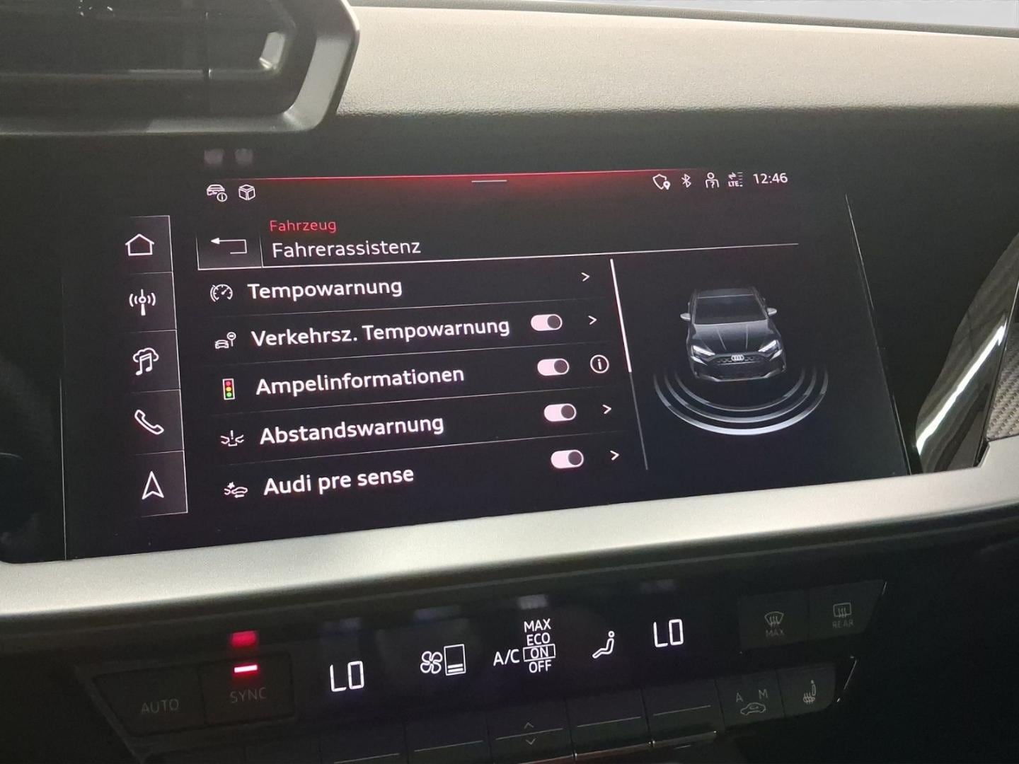 Bild über Audi RS 3 Limousine TFSI quattro S tronic - für weitere Informationen kontaktieren Sie den Audi Partner