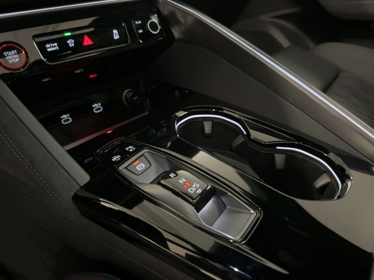 Bild über Audi Q5 SUV e-hybrid e-hybrid quattro S tronic - für weitere Informationen kontaktieren Sie den Audi Partner