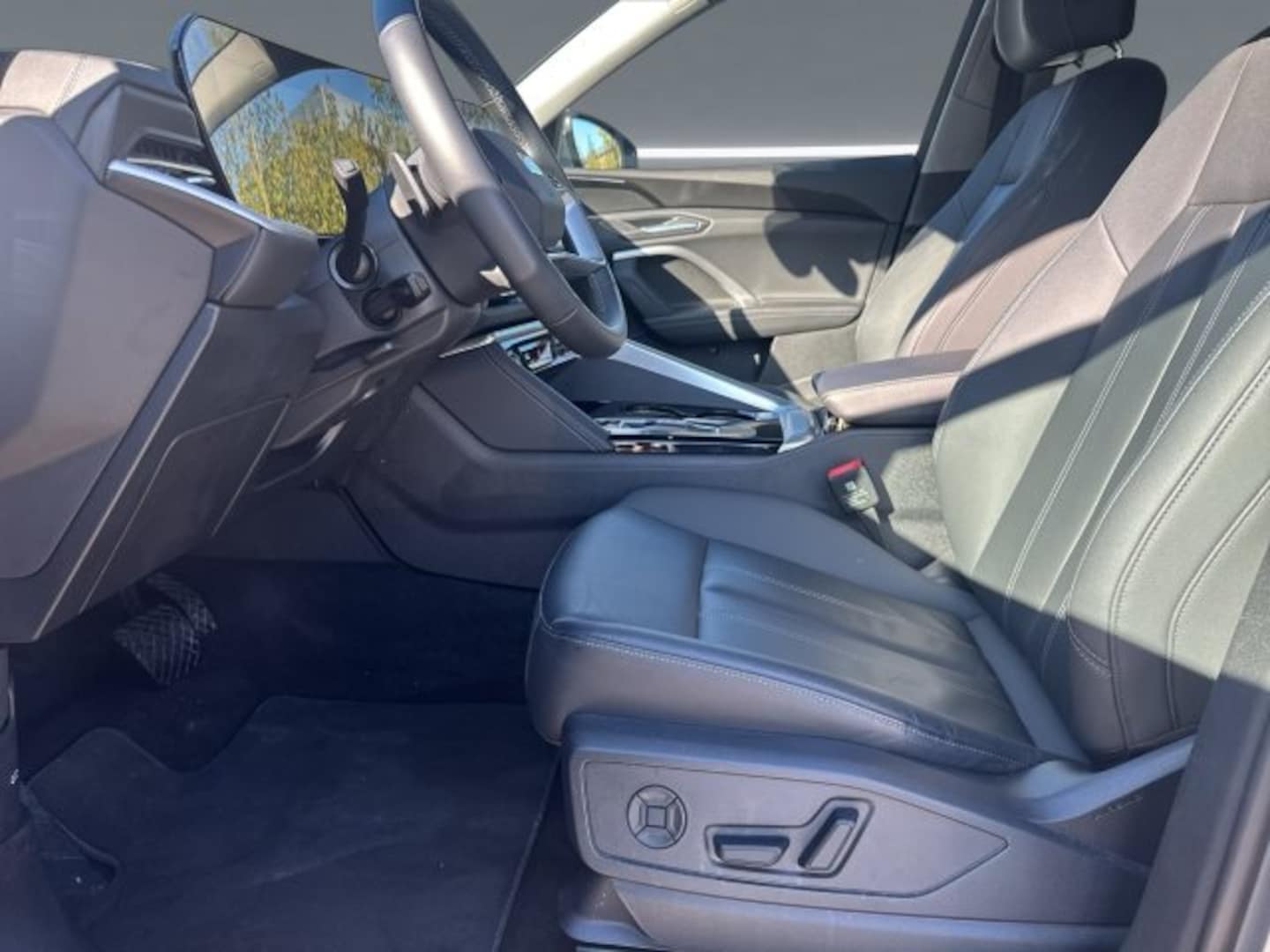 Bild über Audi Q5 SUV TDI quattro 150 kW S tronic - für weitere Informationen kontaktieren Sie den Audi Partner