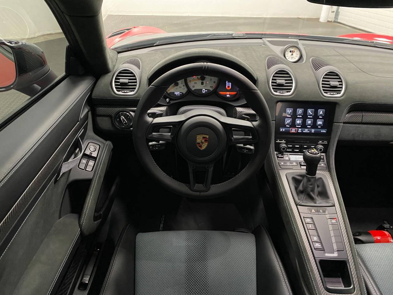 2025 Porsche 718 GT4 RS - Photo 18
