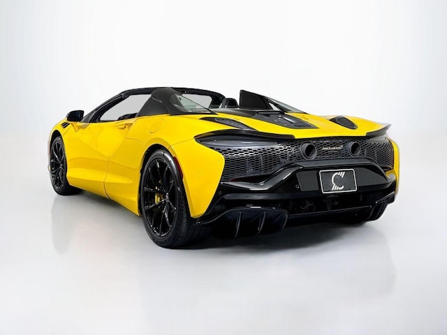 2025 McLaren Artura