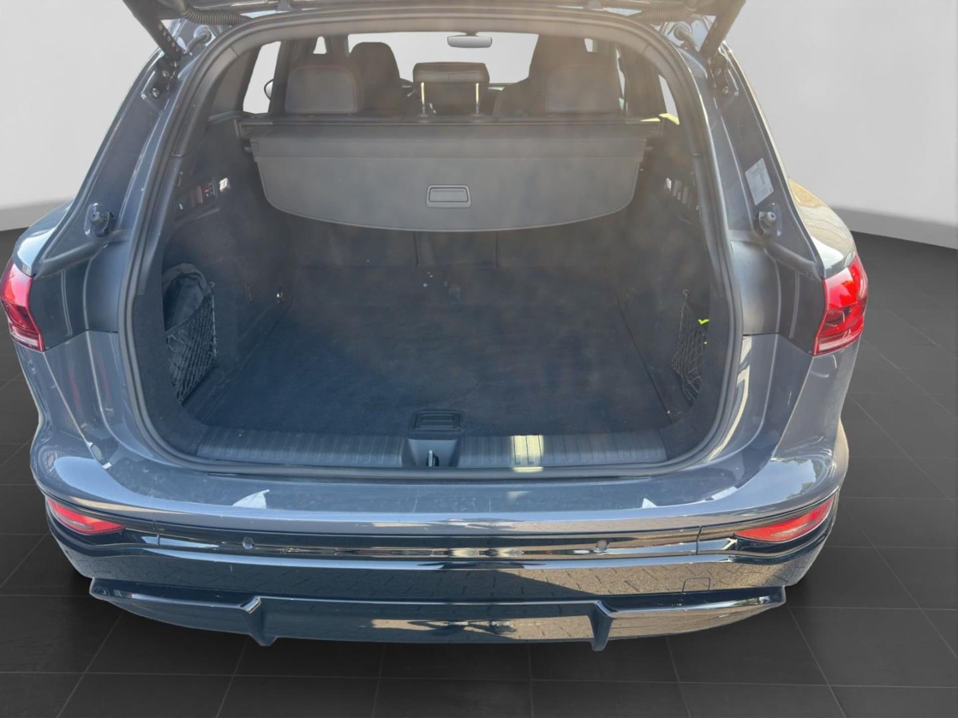 Audi SQ6 SUV e-tron