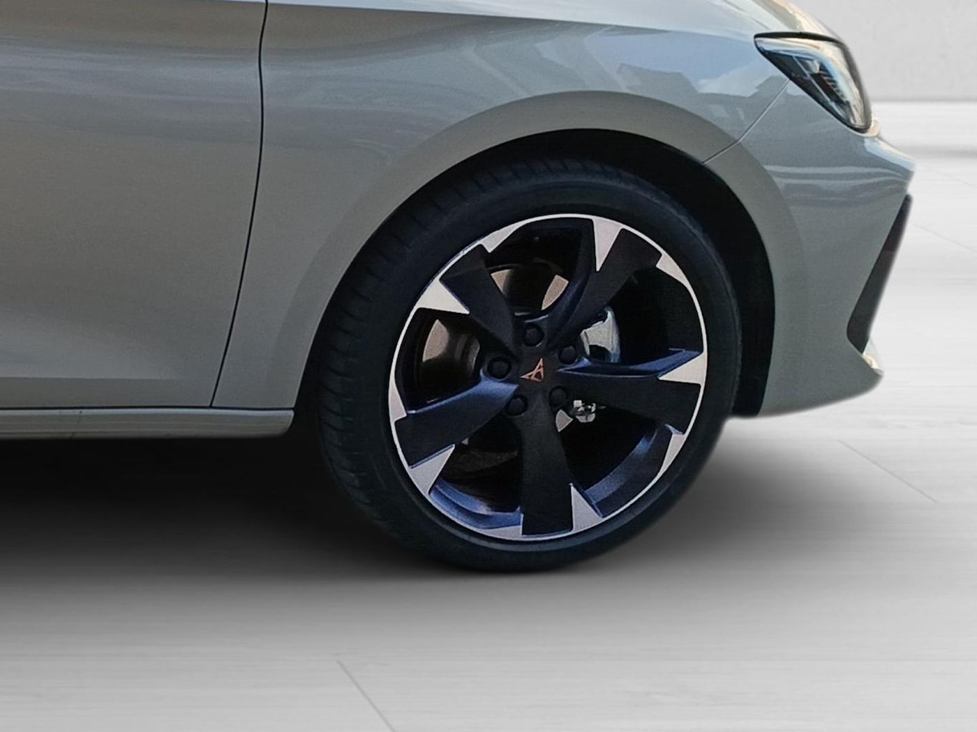 CUPRA Leon León 1.5 eTSI DSG 110 kW (150 CV) — photo 8