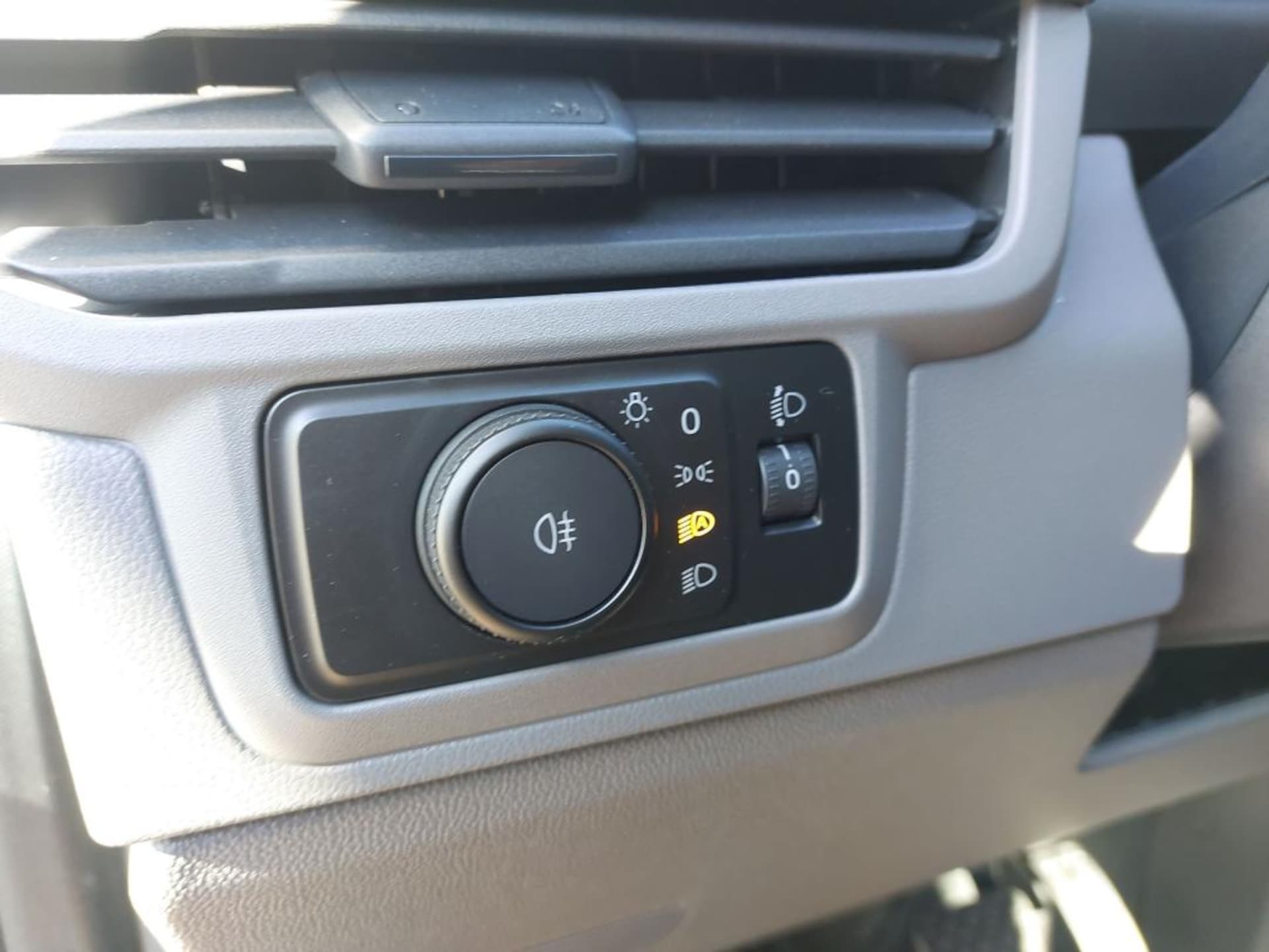 Volkswagen Transporter Kombi langer Radstand
