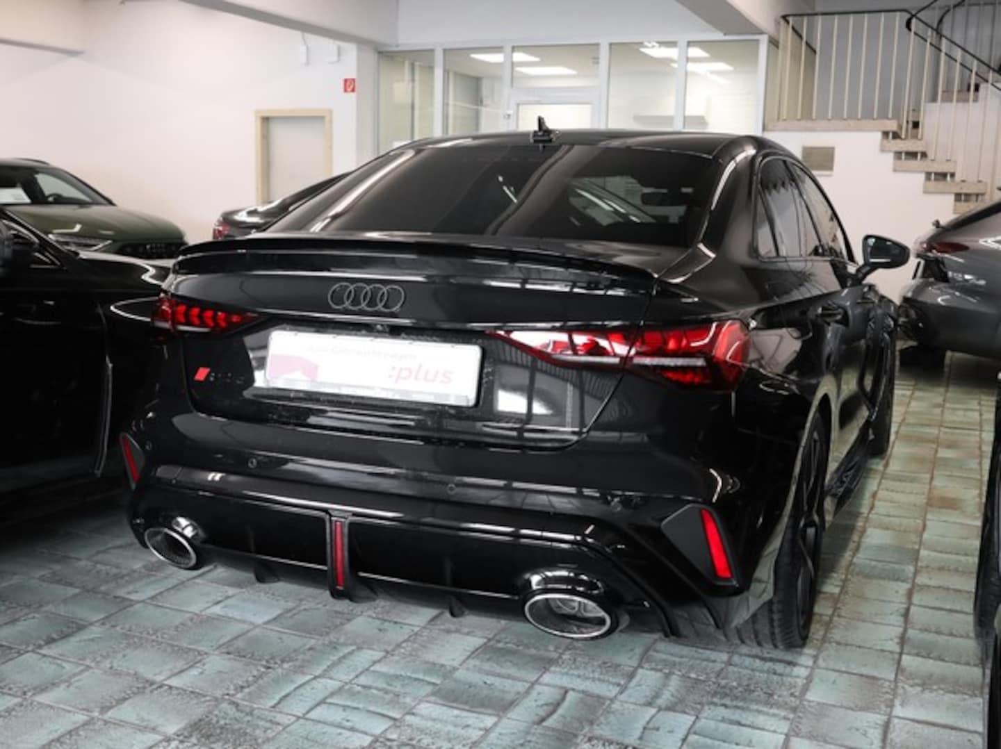 Bild über Audi RS 3 Limousine TFSI quattro 294 kW S tronic - für weitere Informationen kontaktieren Sie den Audi Partner