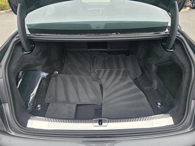 2025 Audi S8 Base - Photo 13