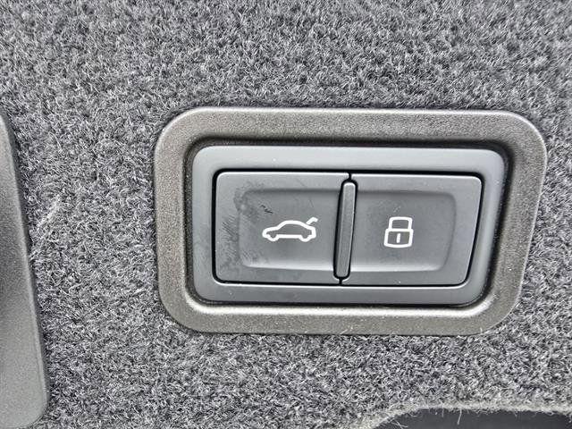 2025 Audi S8 Base - Photo 14