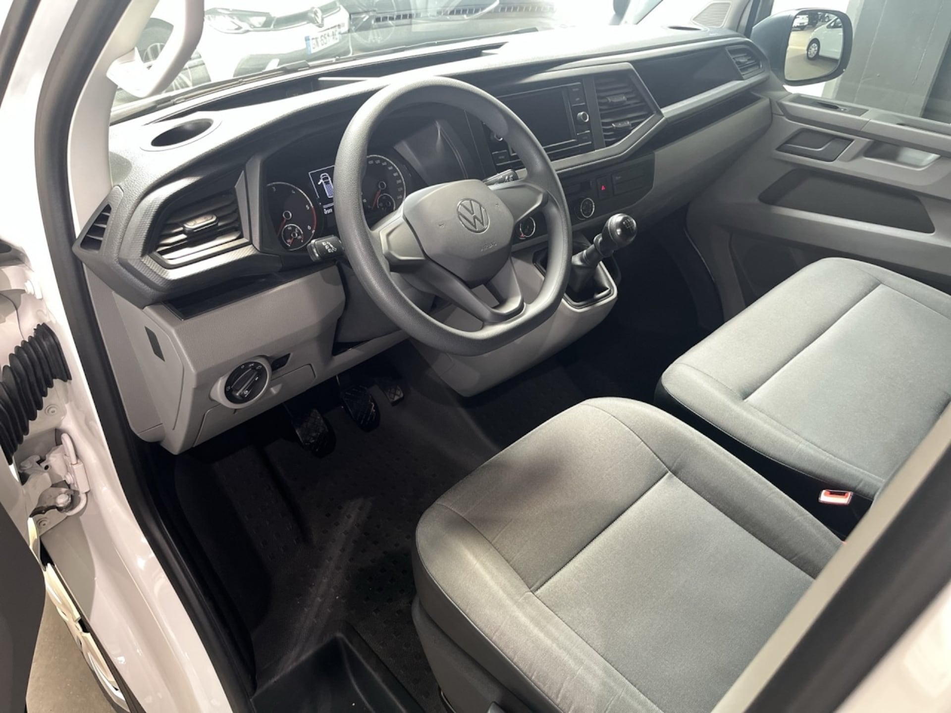 Volkswagen T6.1 Transporter Kasten langer Radstand