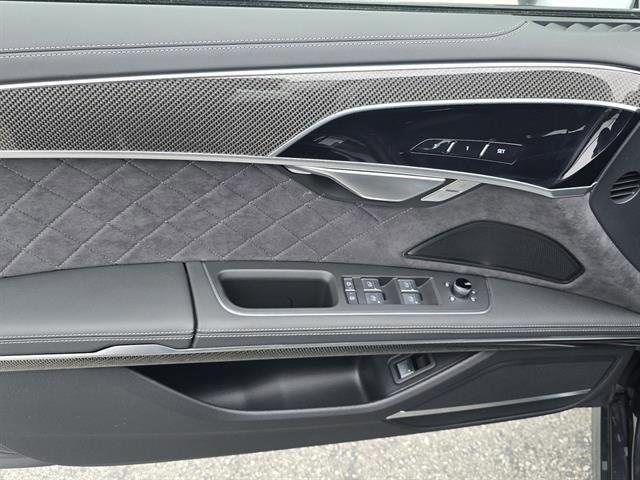 2025 Audi S8 Base - Photo 15