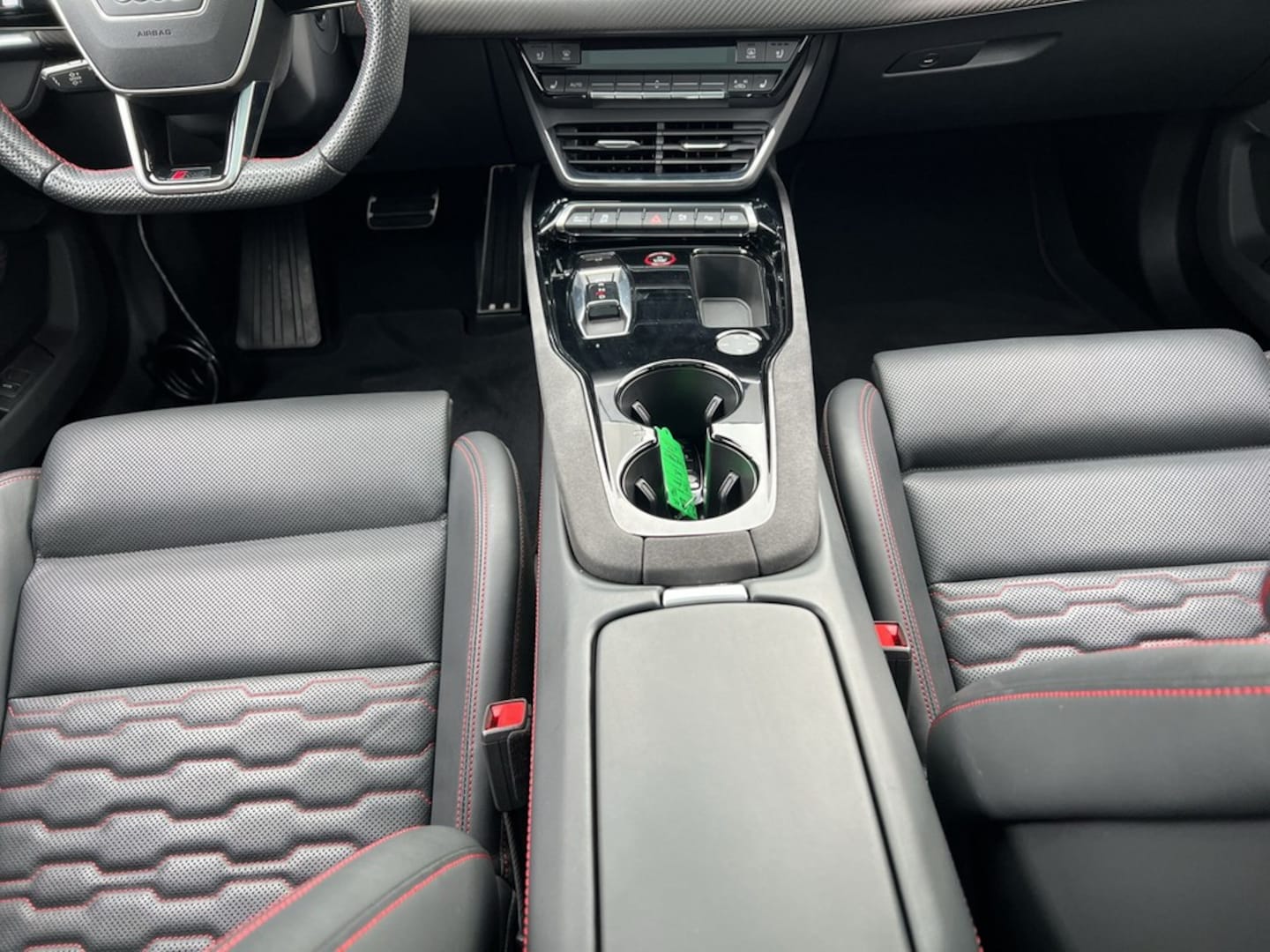 Bild über Audi RS e-tron GT e-tron quattro - für weitere Informationen kontaktieren Sie den Audi Partner