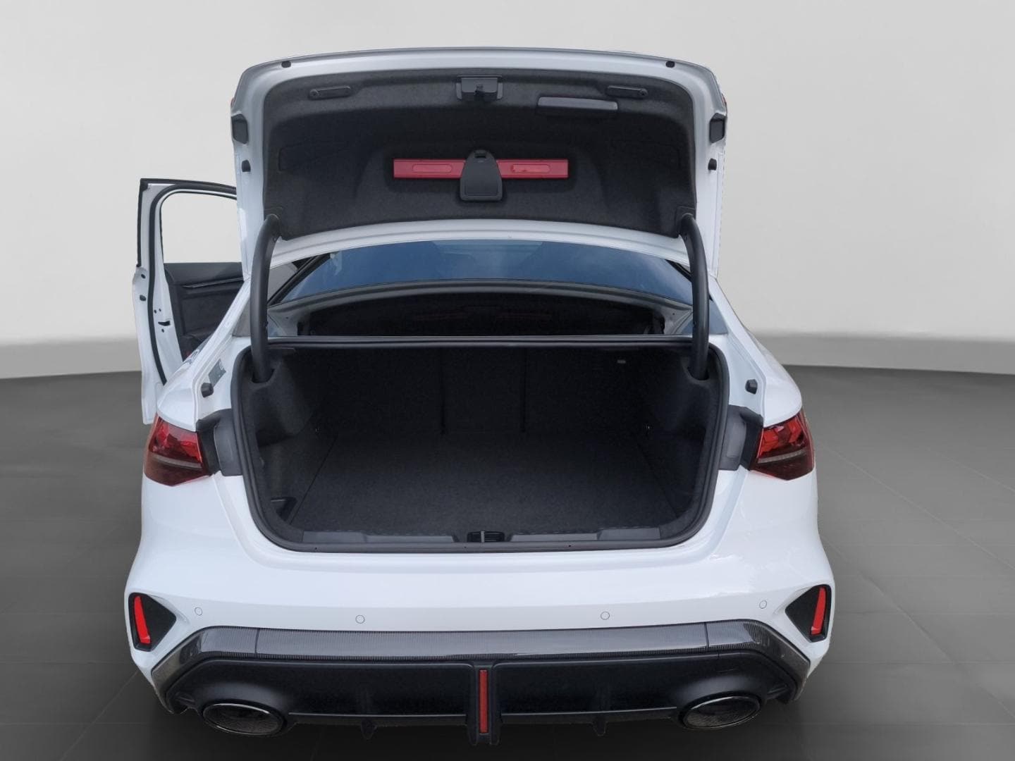Bild über Audi RS 3 Limousine TFSI quattro S tronic - für weitere Informationen kontaktieren Sie den Audi Partner