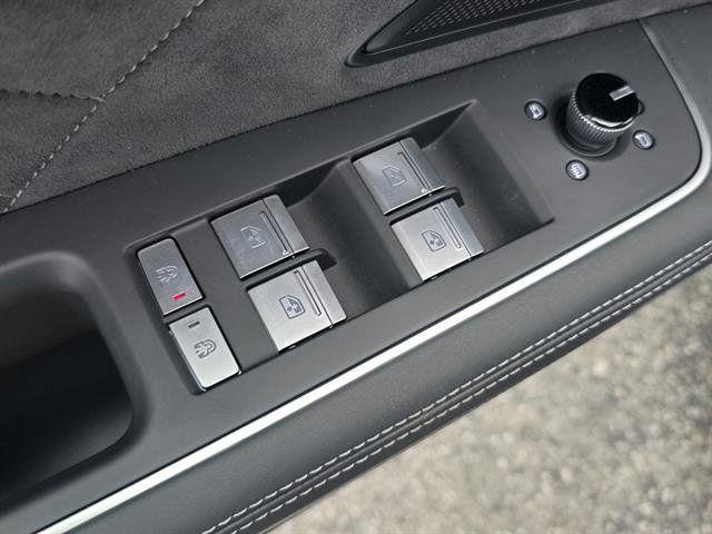 2025 Audi S8 Base - Photo 16