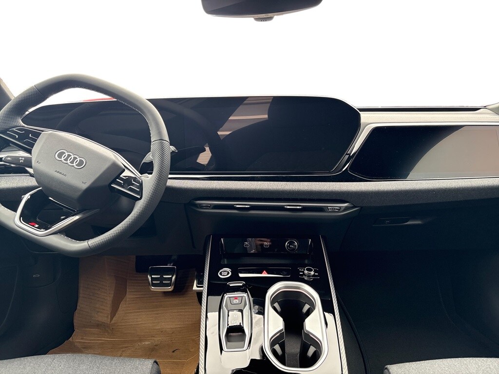 Bild som visar&nbsp;Audi A6 Avant e-hybrid&nbsp;A6 Avant e-hybrid quattro S line Edition 220 kWS tronic - för mer information kontakta din Audi Partner