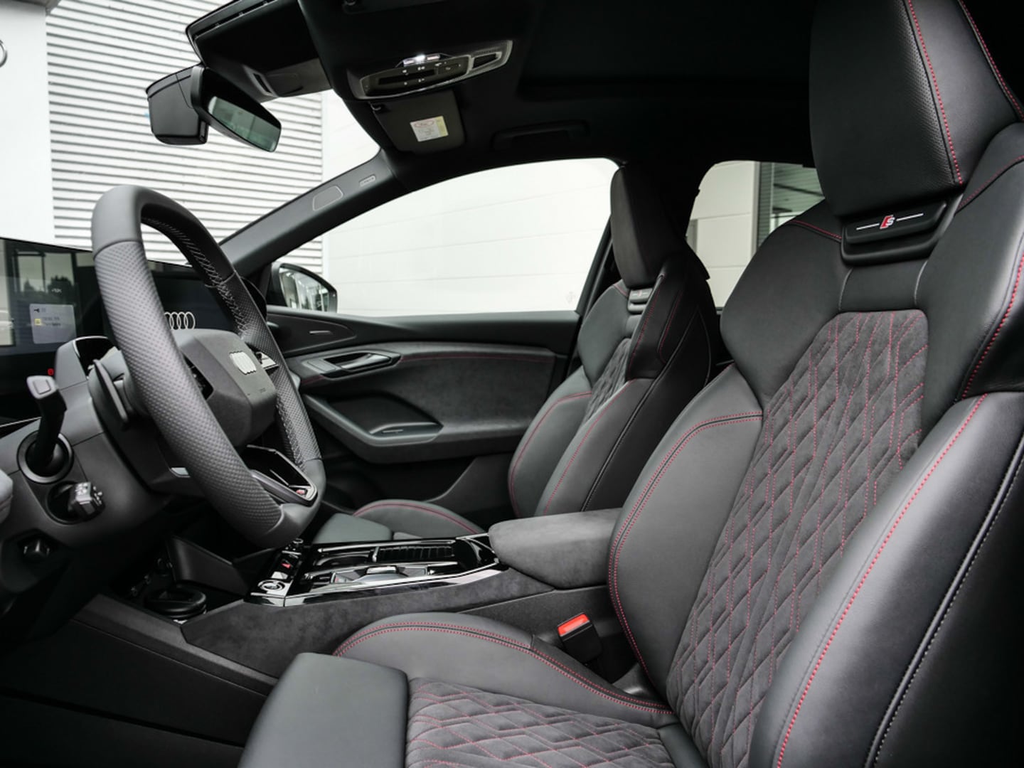 Bild über Audi Q6 SUV e-tron S line business e-tron performance 225 kW - für weitere Informationen kontaktieren Sie den Audi Partner