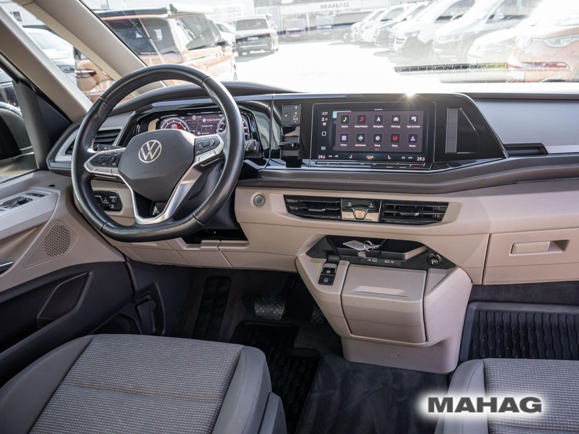 Volkswagen Multivan Langversion Basis-Modell
