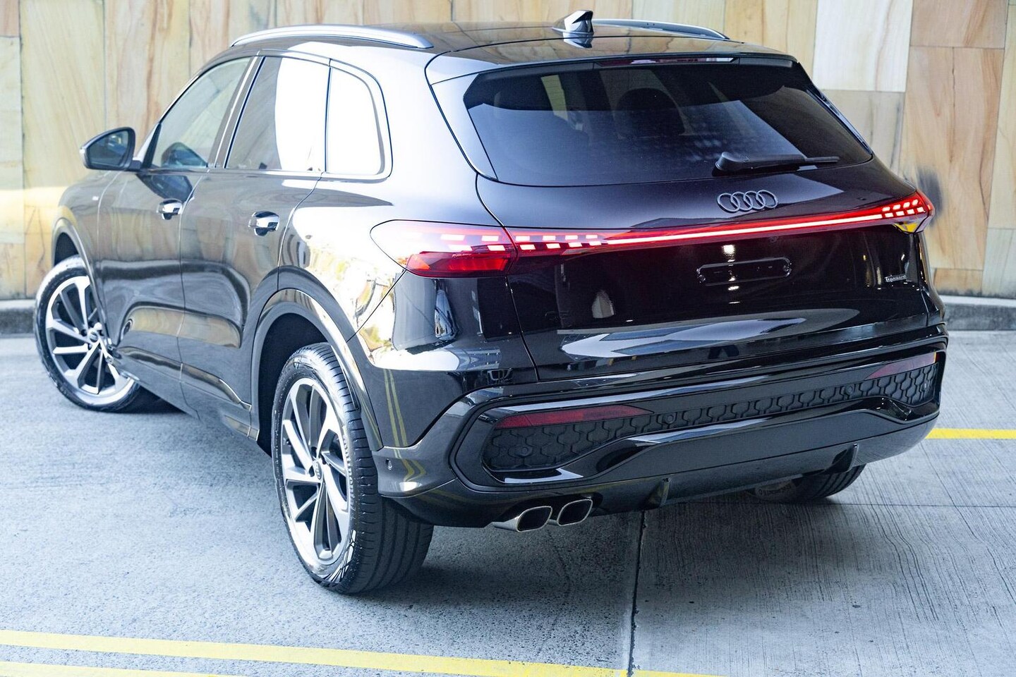 Image about Audi Q5 SUV TDI quattro 150 kW sport