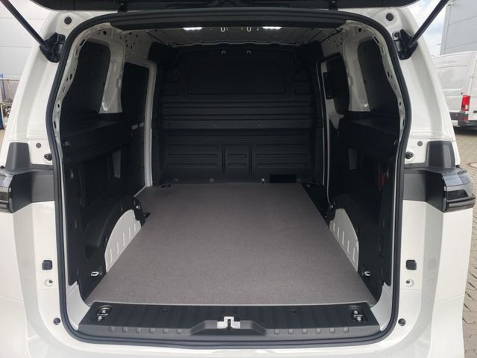 Volkswagen ID. Buzz Cargo – Bild 13