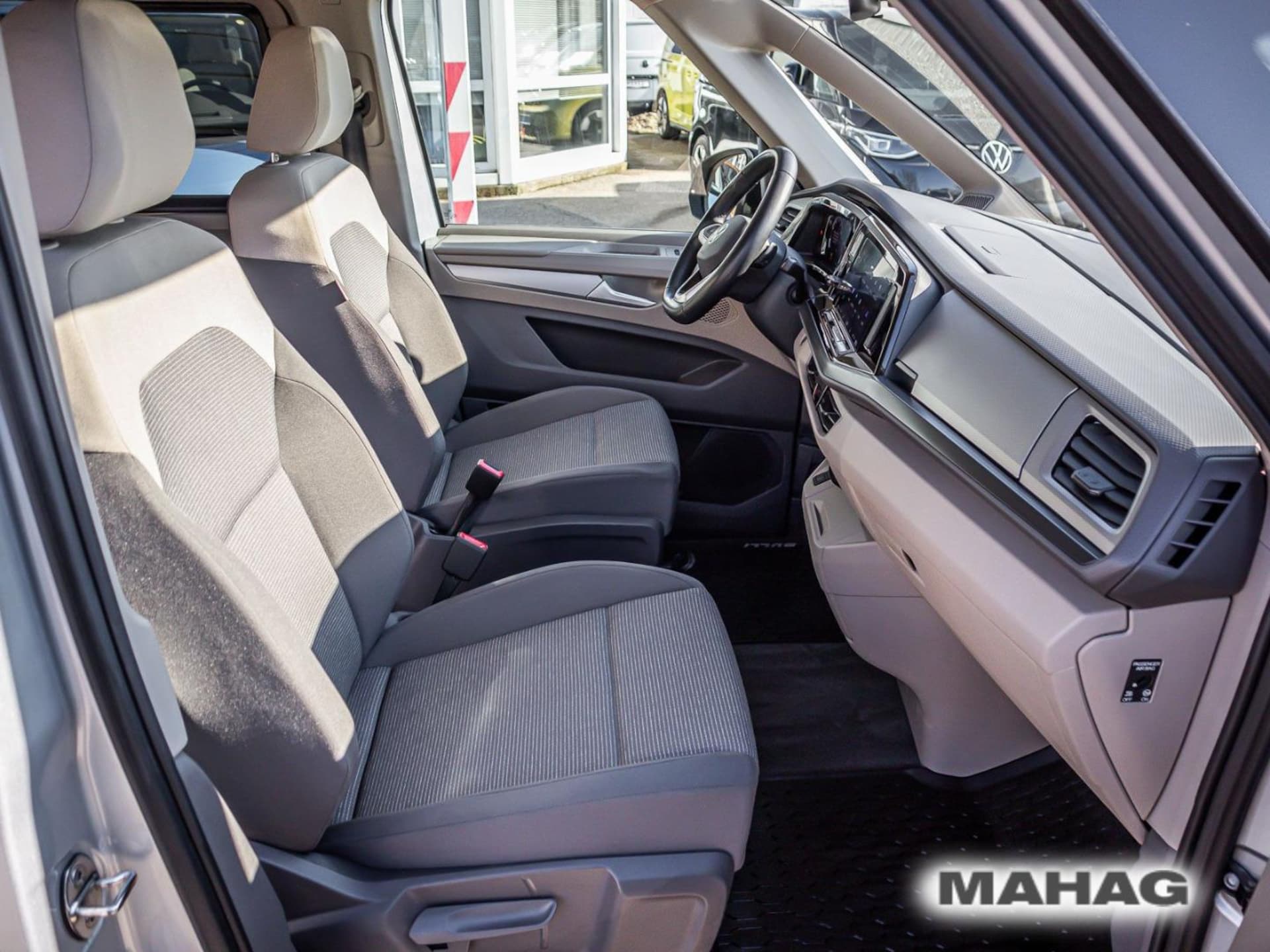 Volkswagen Multivan Langversion Basis-Modell