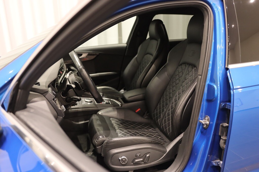 Bild som visar&nbsp;Audi S4 Avant&nbsp;S4 Avant 3.0 TFSI quattro 354 hk tiptronic - för mer information kontakta din Audi Partner