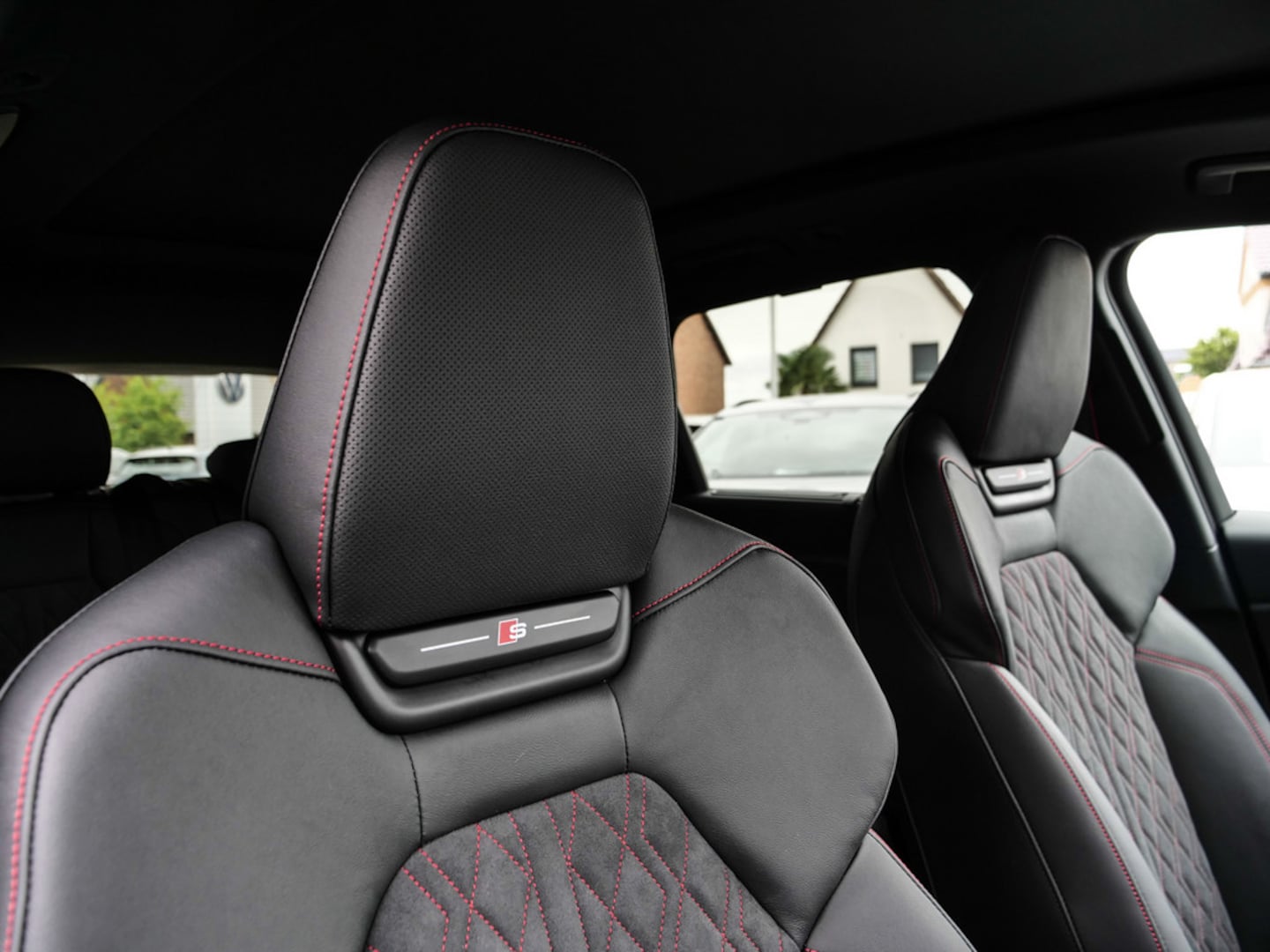 Bild über Audi Q6 SUV e-tron S line business e-tron performance 225 kW - für weitere Informationen kontaktieren Sie den Audi Partner