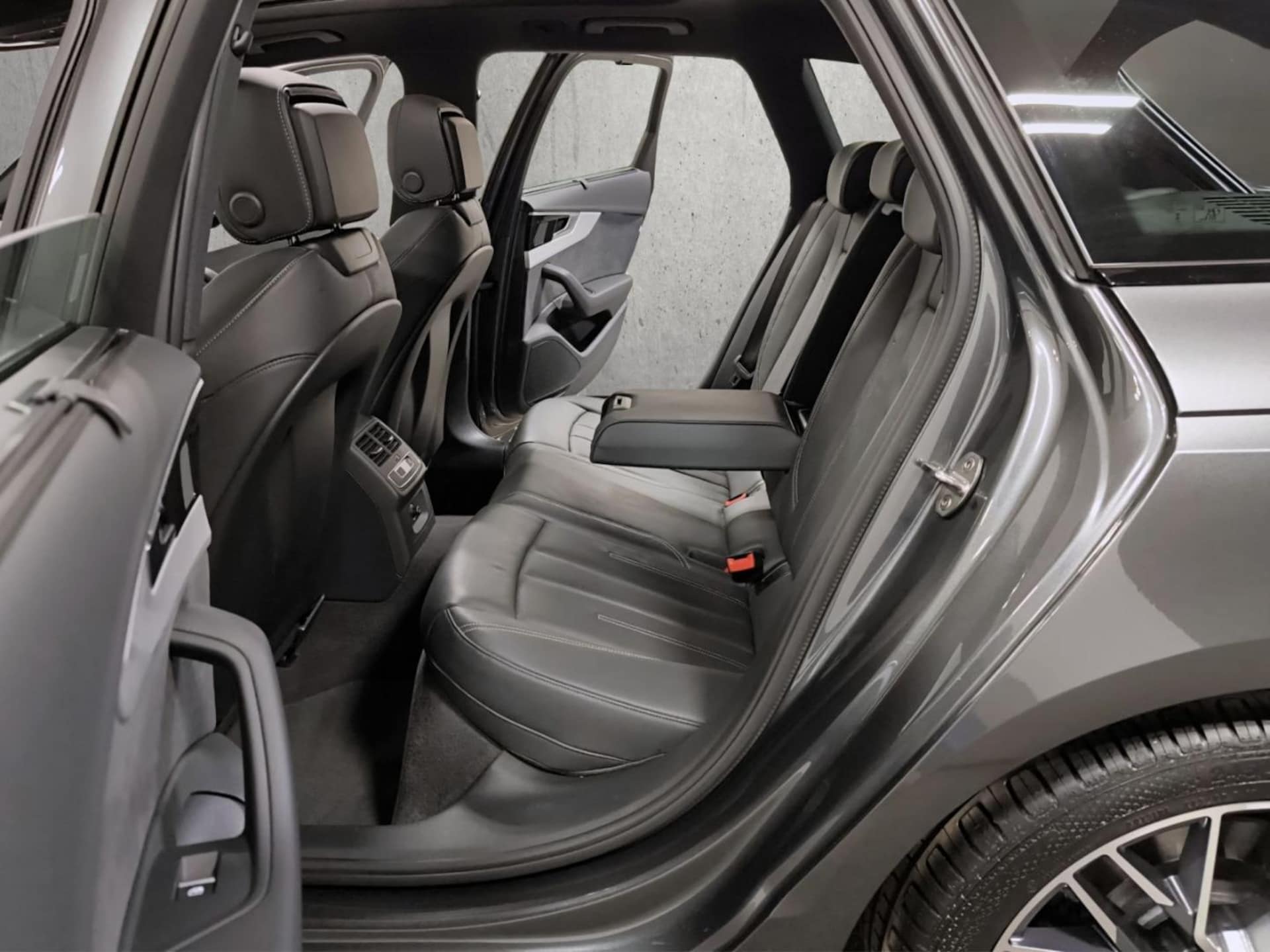 Audi A4 Avant S line