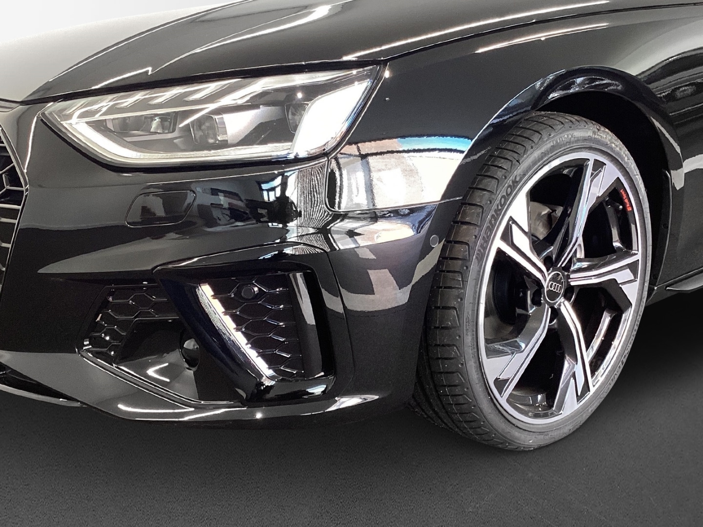Bild über Audi A4 Avant S line 35 TFSI S tronic - für weitere Informationen kontaktieren Sie den Audi Partner