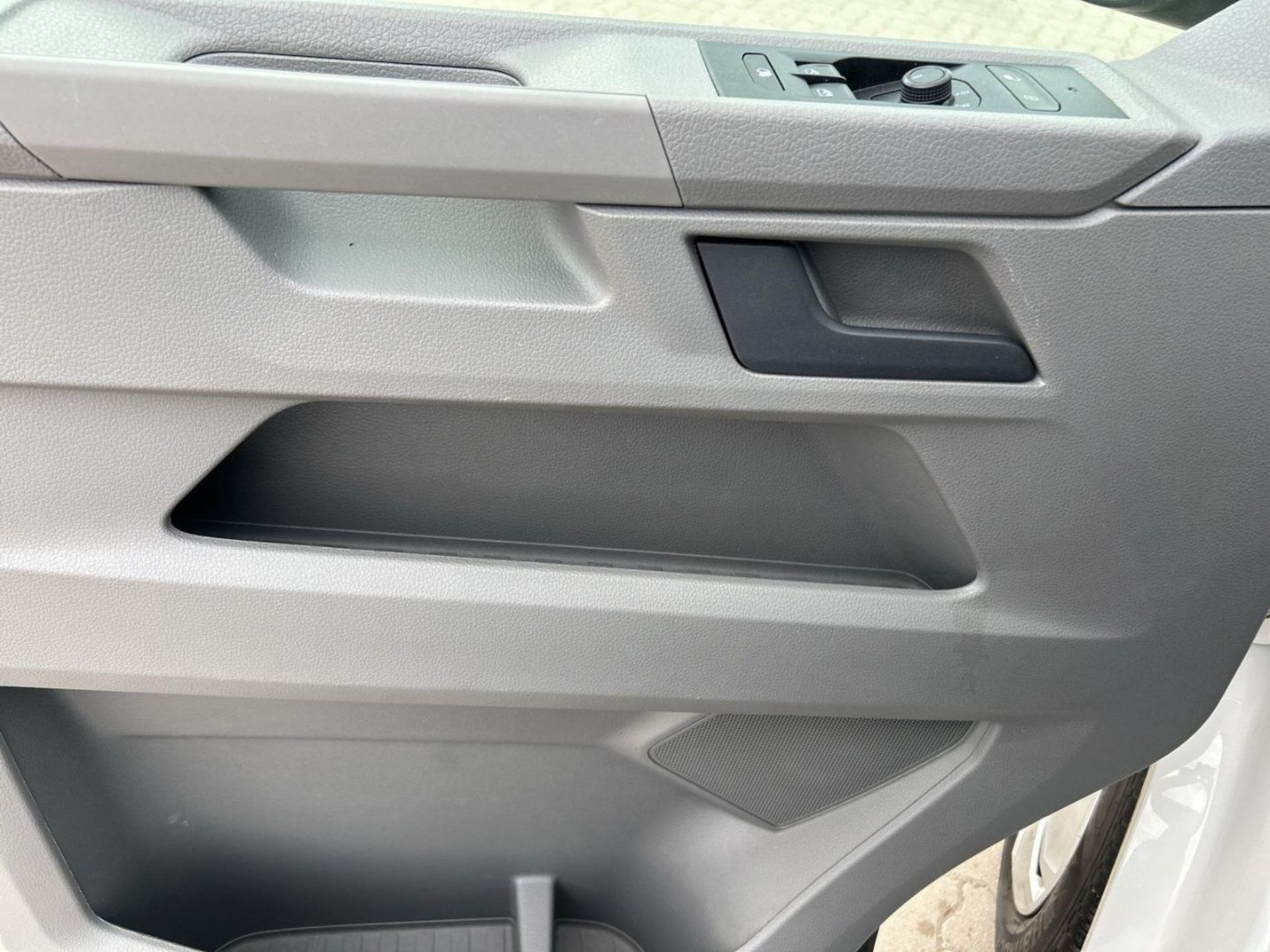 Volkswagen T6.1 Transporter Kasten langer Radstand