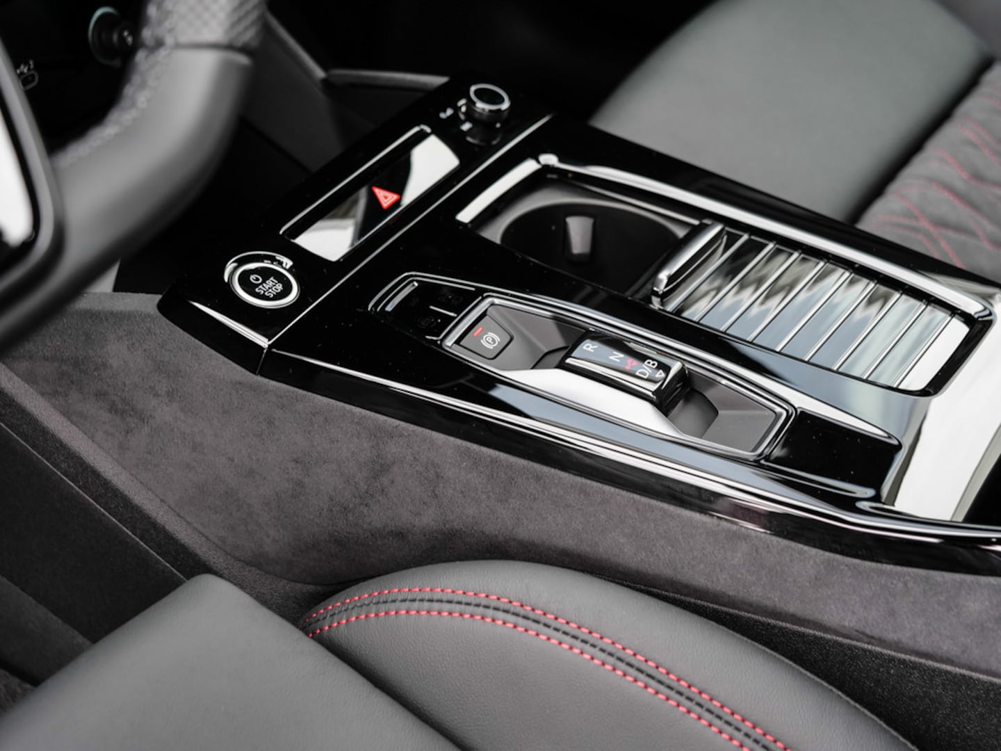 Bild über Audi Q6 SUV e-tron S line business e-tron performance 225 kW - für weitere Informationen kontaktieren Sie den Audi Partner