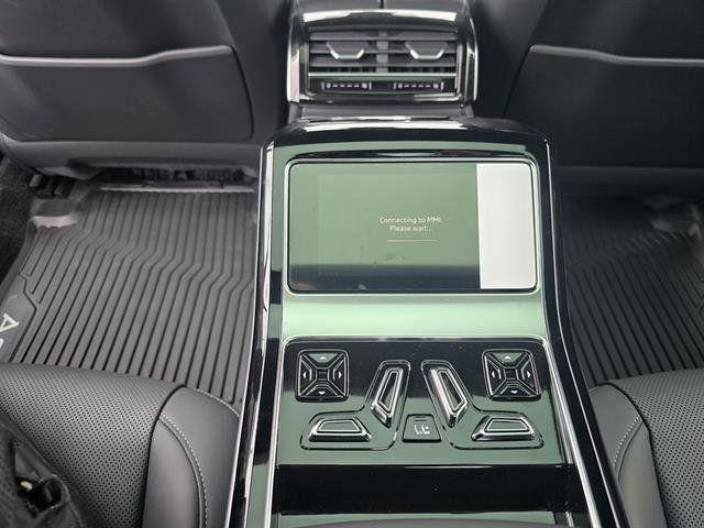 2025 Audi S8 Base - Photo 25