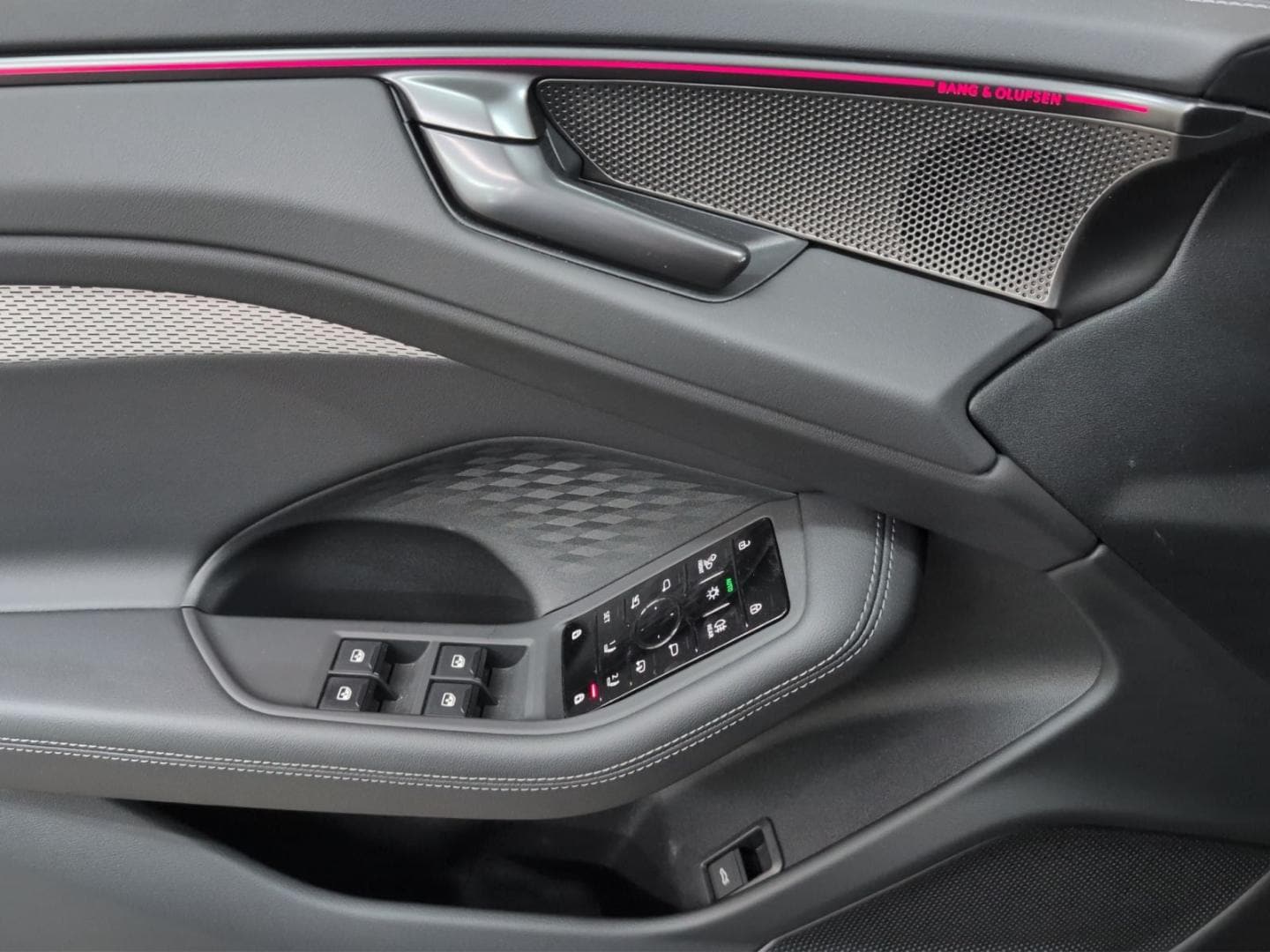 Bild über Audi A6 Avant TFSI 150 kW S tronic - für weitere Informationen kontaktieren Sie den Audi Partner