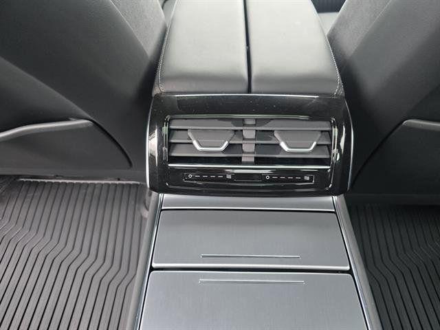 2025 Audi S8 Base - Photo 26