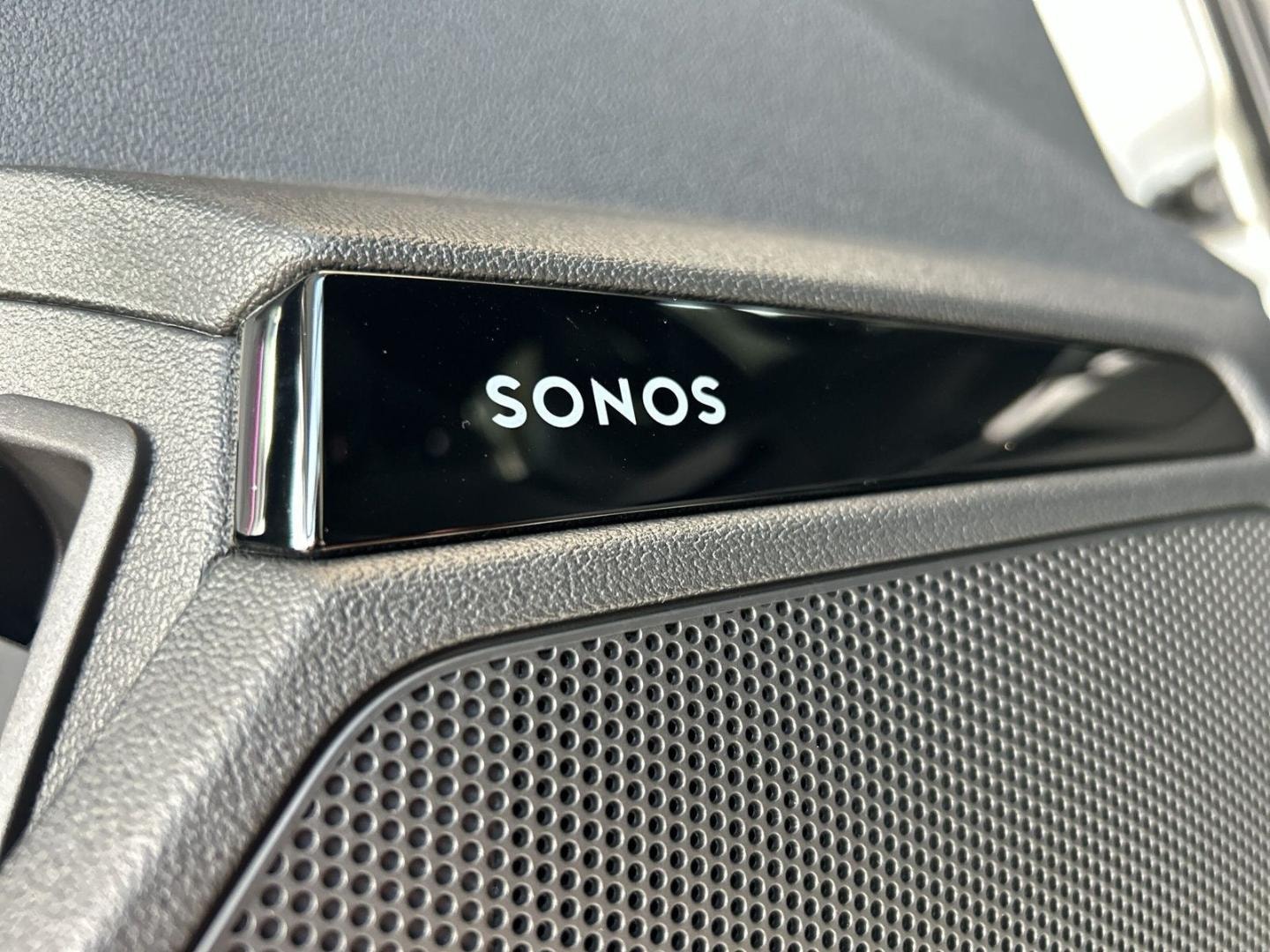 Bild über Audi RS 3 Limousine TFSI quattro S tronic - für weitere Informationen kontaktieren Sie den Audi Partner