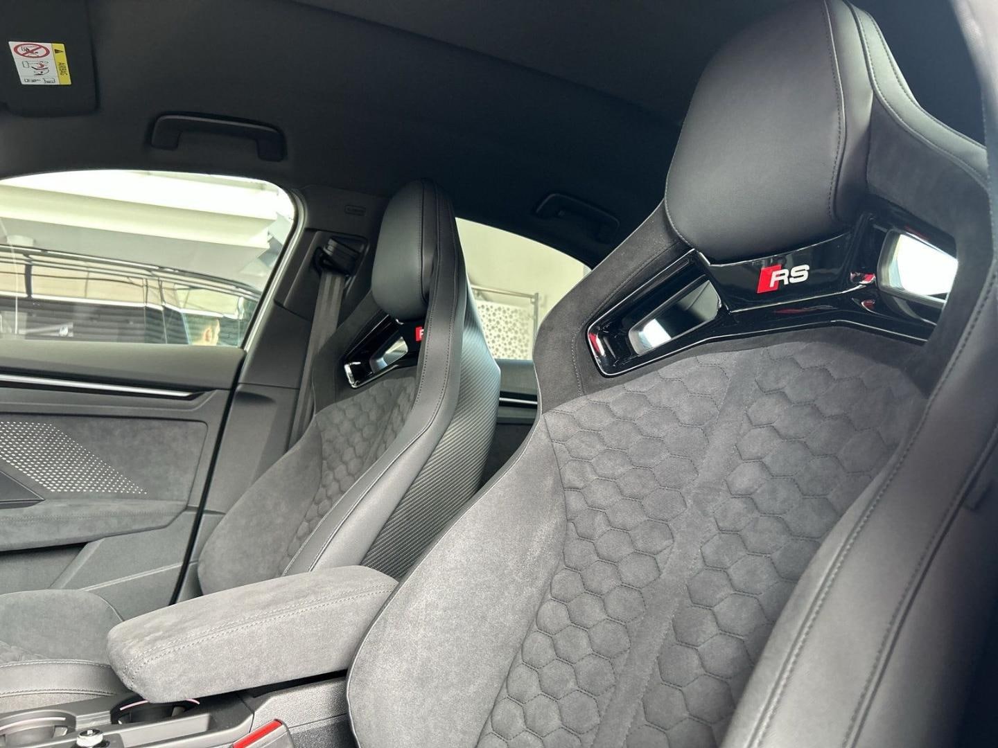 Bild über Audi RS 3 Limousine TFSI quattro S tronic - für weitere Informationen kontaktieren Sie den Audi Partner