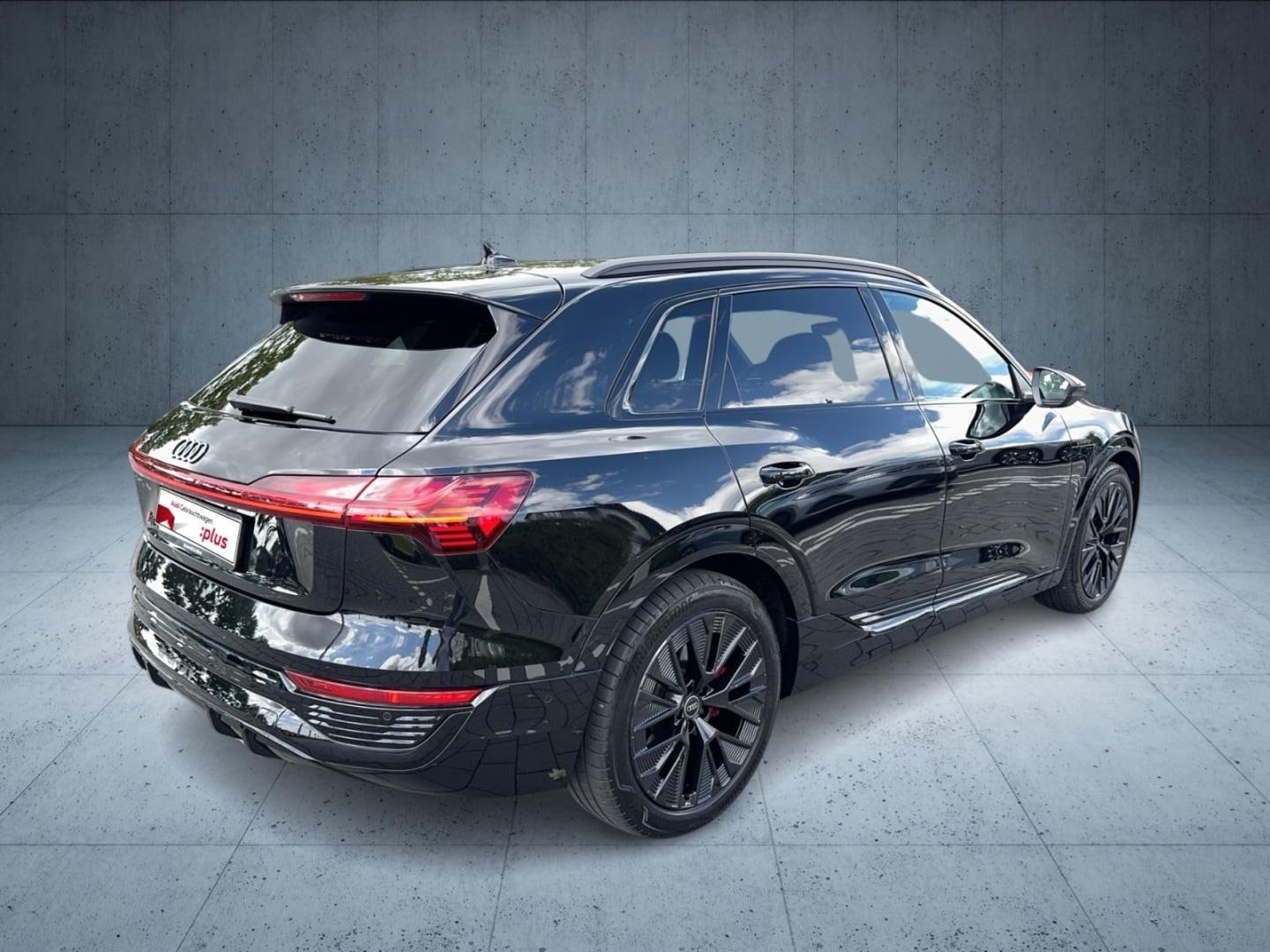 Bild über Audi Q8 e-tron S line 50 e-tron quattro 250 kW - für weitere Informationen kontaktieren Sie den Audi Partner