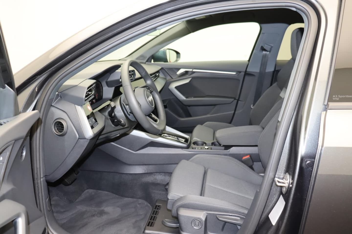 Bild über Audi A3 Sportback S line 35 TFSI S tronic - für weitere Informationen kontaktieren Sie den Audi Partner