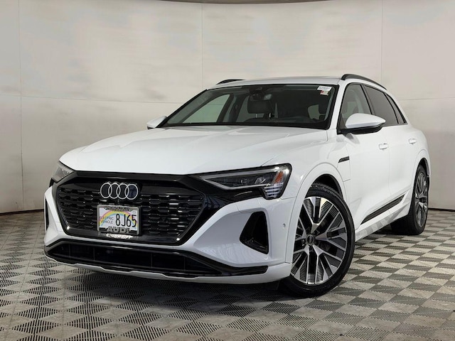 Photo of 2024 Audi Q8 e-tron
