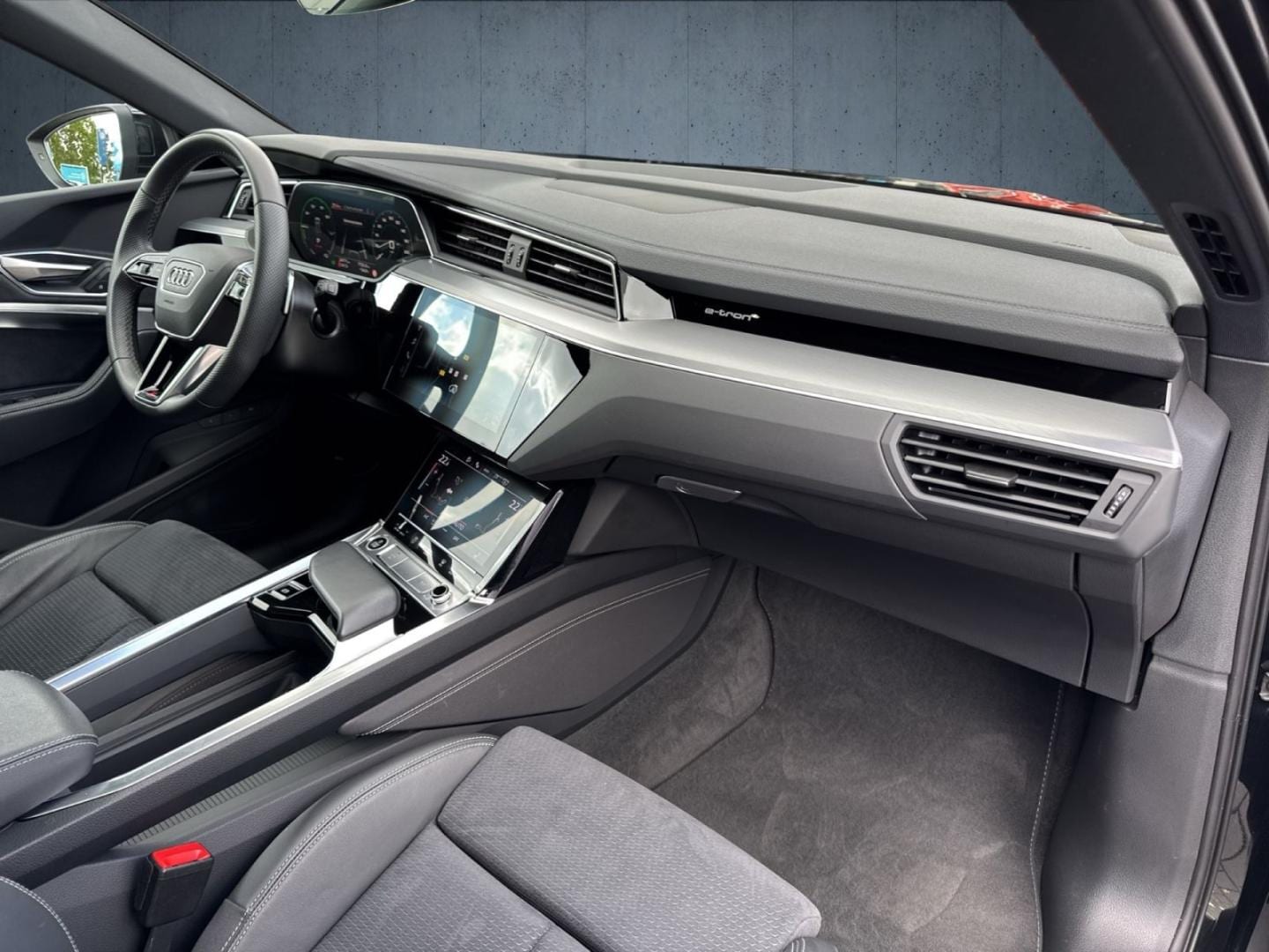 Bild über Audi Q8 e-tron S line 50 e-tron quattro 250 kW - für weitere Informationen kontaktieren Sie den Audi Partner