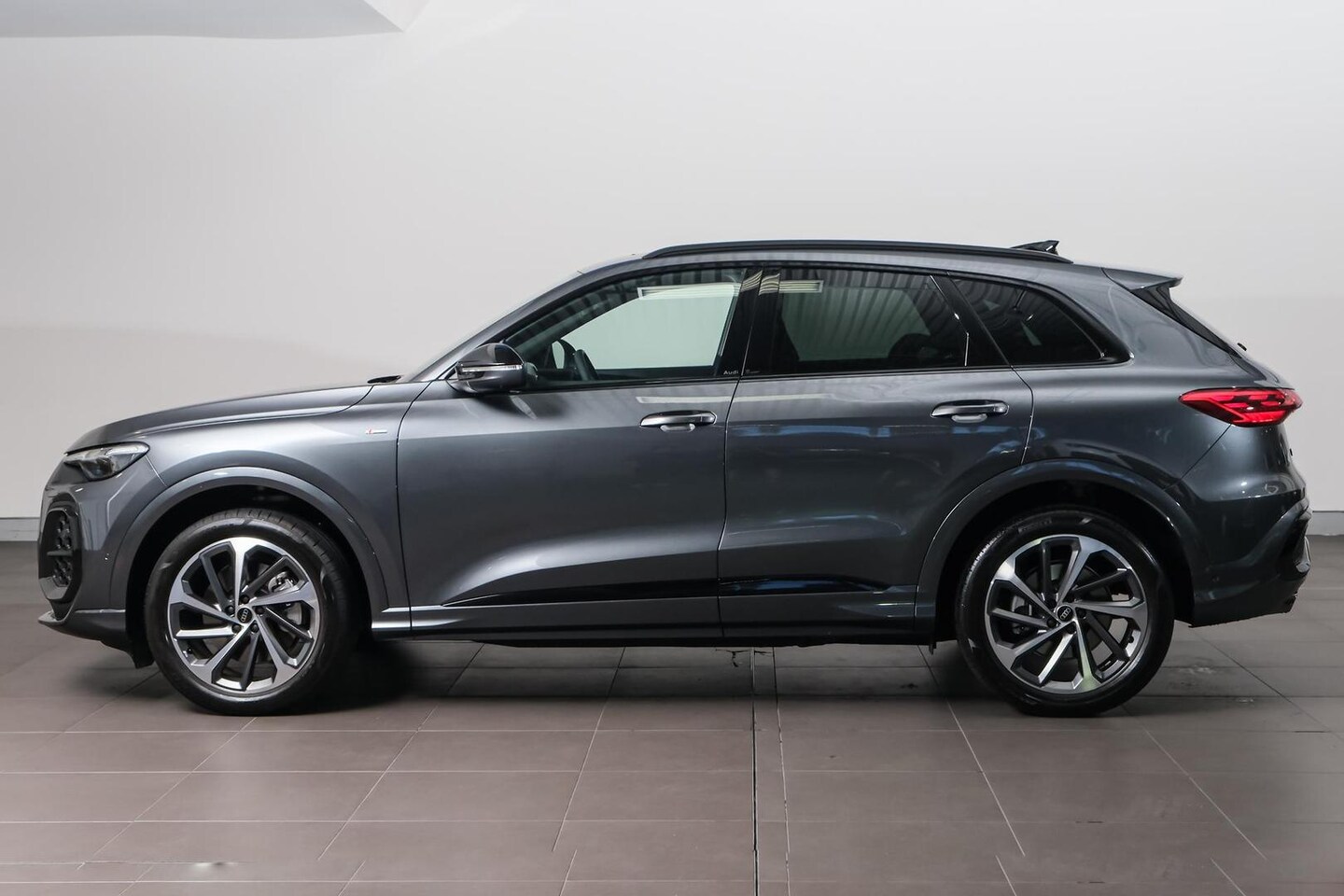 Image about Audi Q5 SUV TDI quattro 150 kW sport