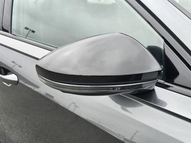 2025 Audi S8 Base - Photo 31