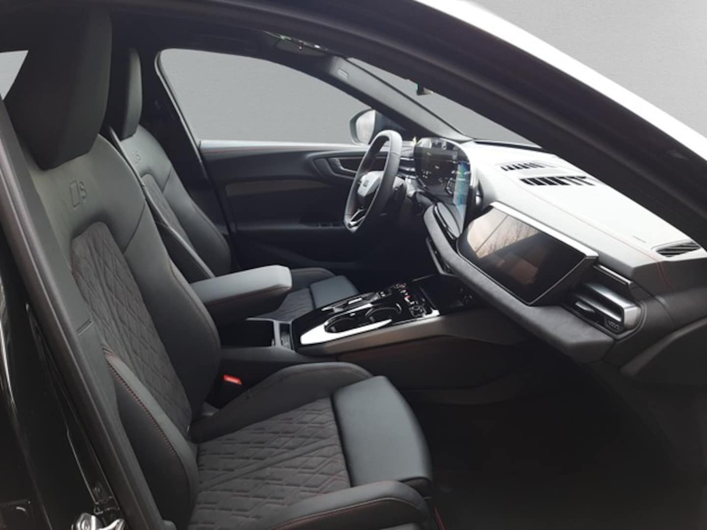 Bild über Audi A5 Limousine e-hybrid e-hybrid quattro 220 kW S tronic - für weitere Informationen kontaktieren Sie den Audi Partner