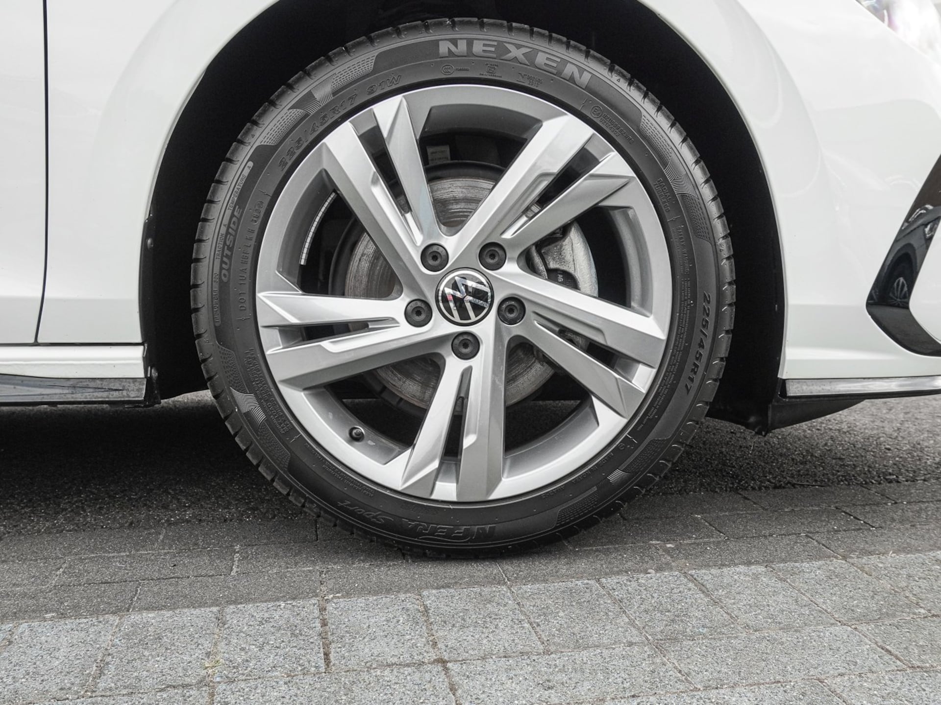 Volkswagen Golf R-Line
