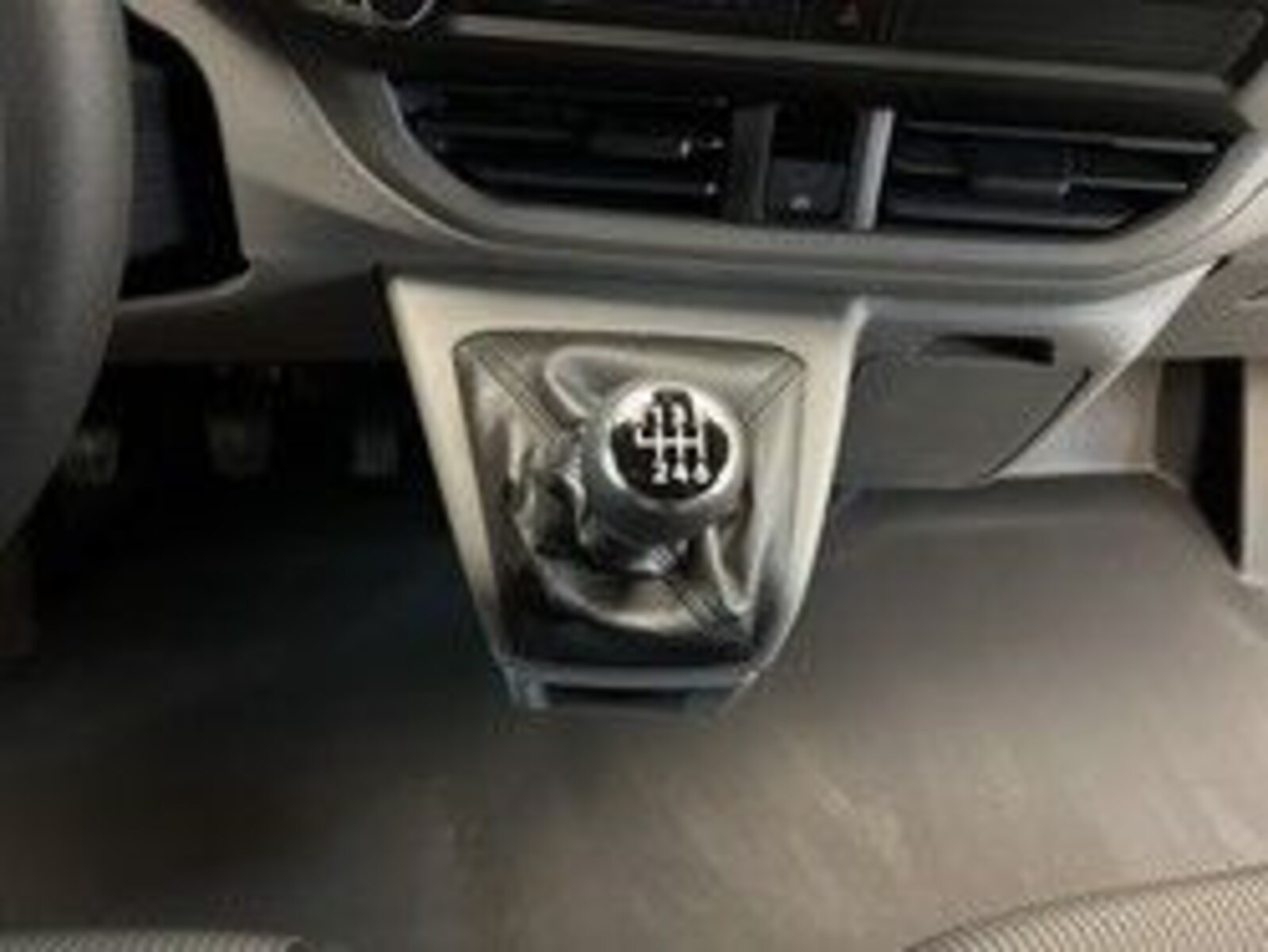 Volkswagen Transporter Kasten kurzer Radstand – Bild 12