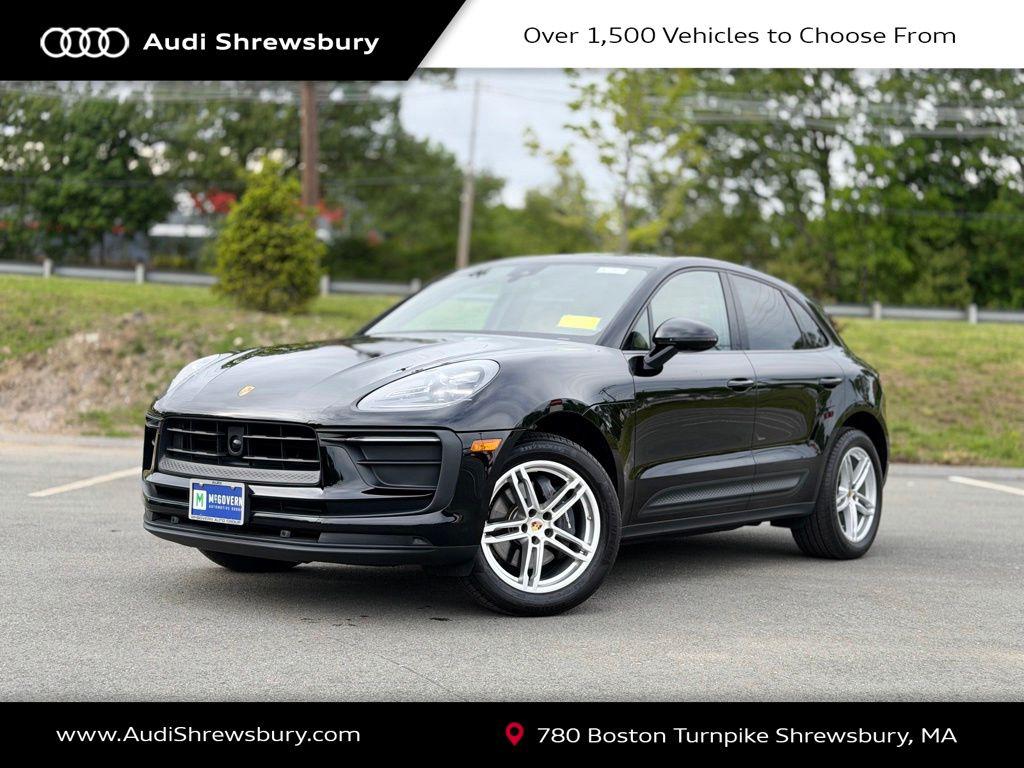 2025 Porsche Macan -'s photo