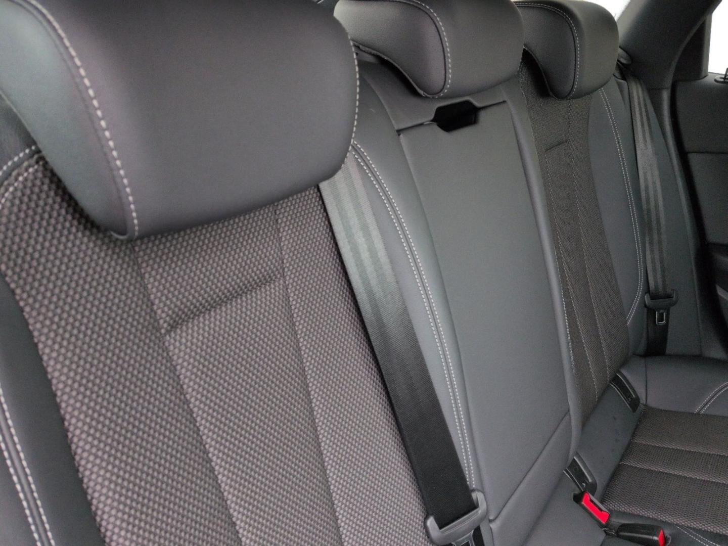 Bild über Audi A4 Avant S line 40 TFSI quattro S tronic - für weitere Informationen kontaktieren Sie den Audi Partner