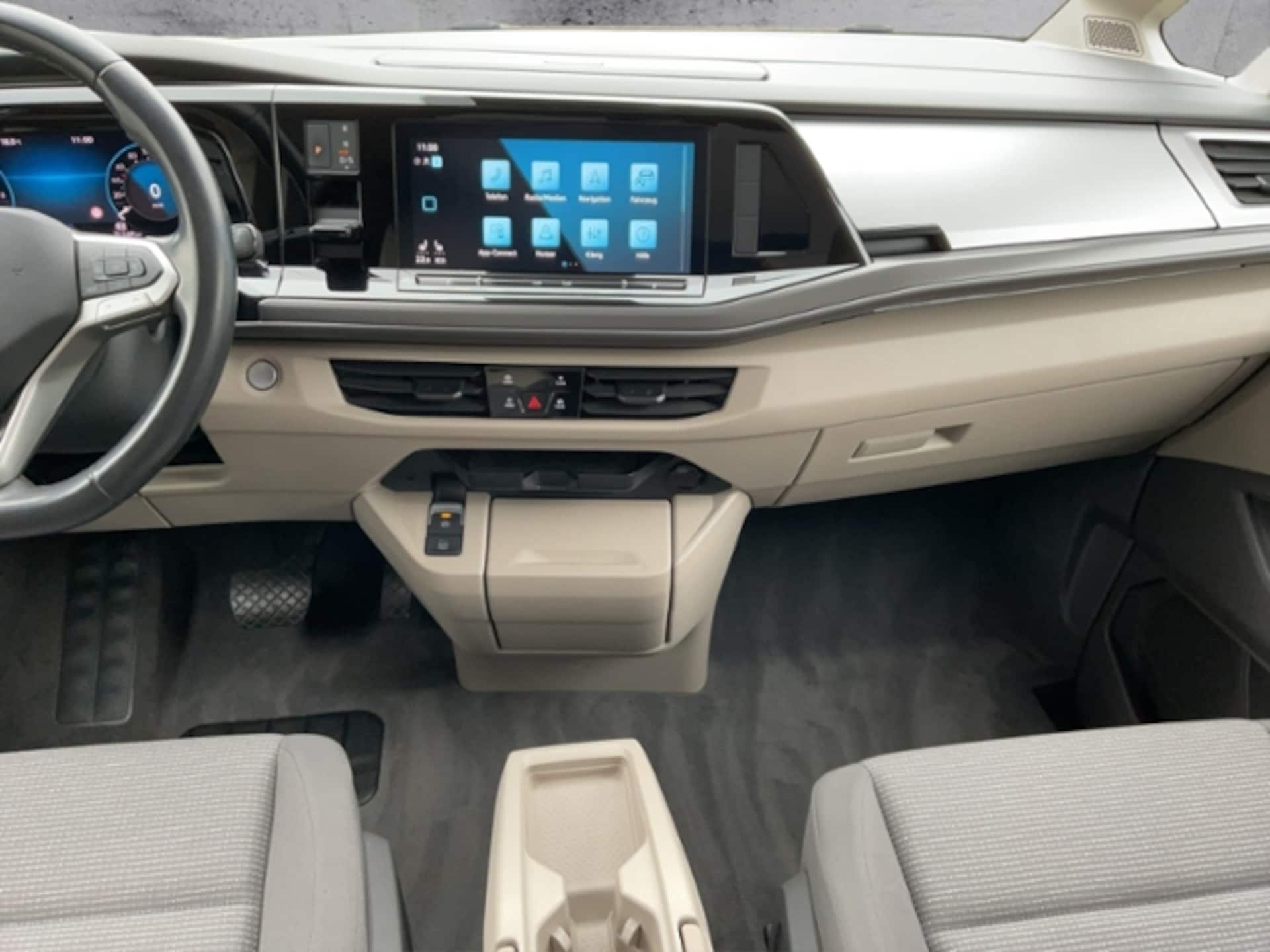 Volkswagen Multivan Langversion Basis-Modell