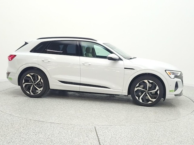 2024 Audi Q8 e-tron
